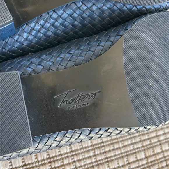 Trotters Woven Navy Blue Heeled Loafers Dress Shoes, Size 10 Wide - Picture 9 of 11